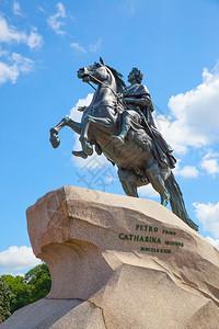 俄罗斯圣彼得堡参议院广场彼得大帝的马术雕像1782年建于俄罗斯圣彼得堡雕塑家艾蒂安莫里斯法尔科内特图片
