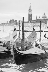 意大利威尼斯的Gondolas黑白图像图片