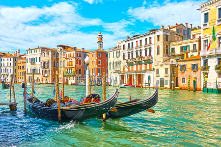 威尼斯大运河的景象意大利白天有固定的贡多拉斯背景图片