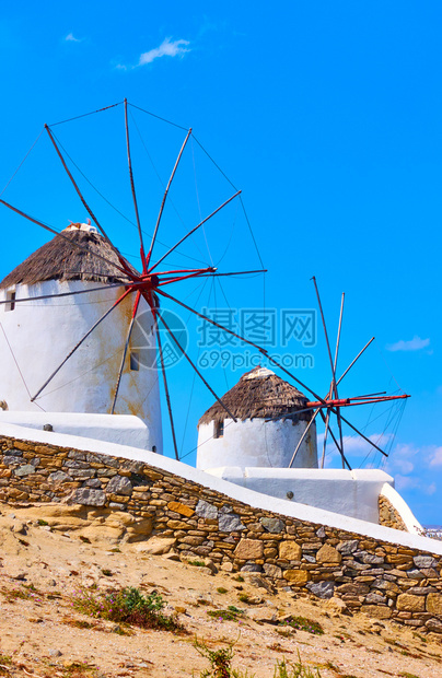 希腊米科诺斯岛旧白洗风车图片