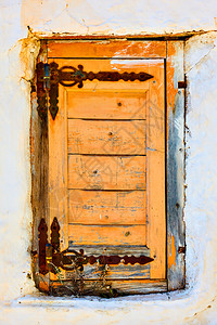 希腊密科诺斯岛克有关闭的旧木窗图片
