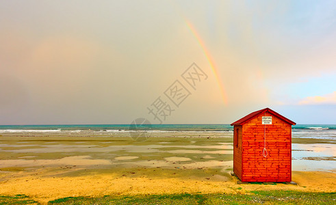 低季节空沙滩换房间天空彩虹塞浦路斯图片