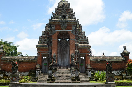 印度尼西亚巴厘的PuraTamanAyun寺门图片