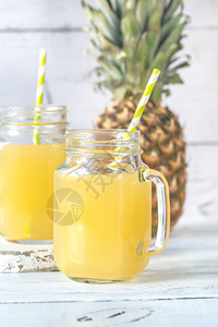 两杯菠萝汁图片