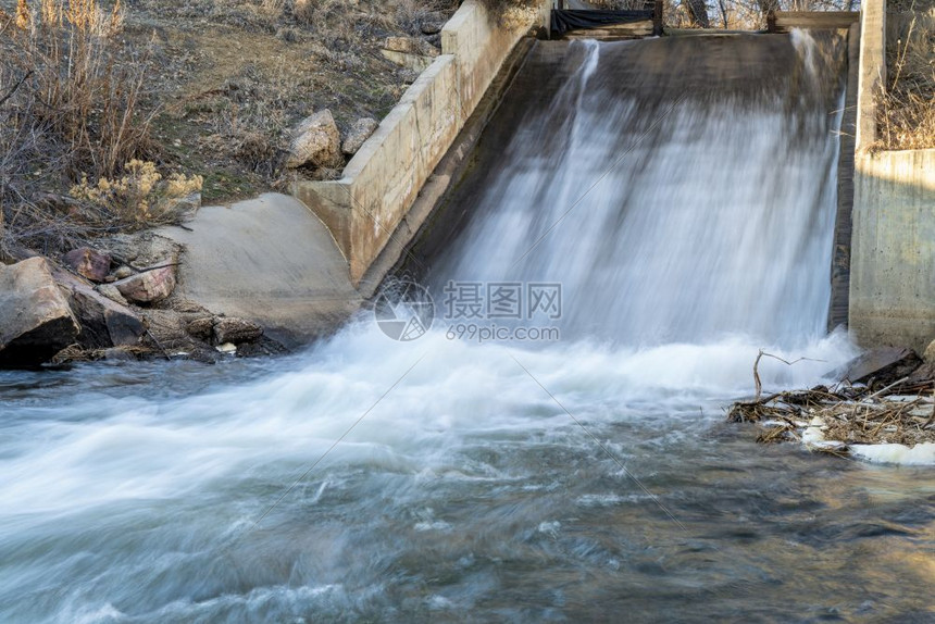 科罗拉多州北部的水分转移水坝和入口到库图片