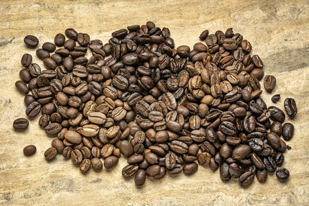 世界各地咖啡豆采样器对手工制纸的间接观察图片