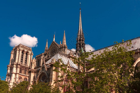 2019年在法国巴黎发生的一场火灾中摧毁了圣母院教堂的顶右塔和楼法国巴黎圣母教堂法国巴黎图片