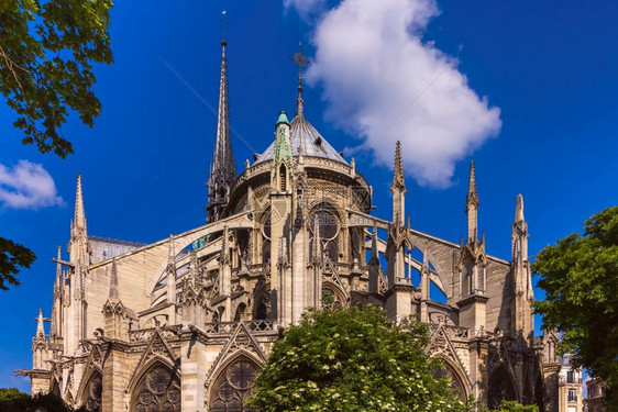 2019年法国巴黎2019年在一场火灾中被摧毁的圣母教堂殿大墓的顶和飞翔柱子图片