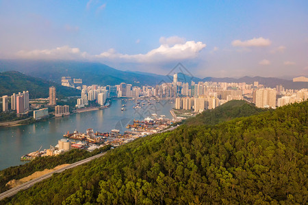 香港市心空景象亚洲智能城市的金融区和商业中心日落时摩天大楼和高层的顶景象图片