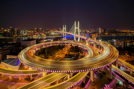 上海市下城南浦大桥的空中景象亚洲智能城市的金融区和商业中心夜间摩天大楼和高的顶层景象图片