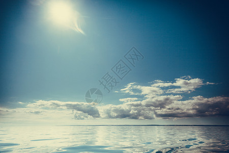 美丽的海景蓝色平面和天空宁静的景象自然构成风景海平面和天空背景图片