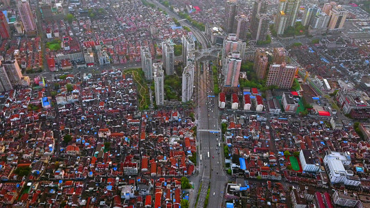 红房子的空中景象住宅区从上到的城市住房开发顶级观点上海市的房地产图片