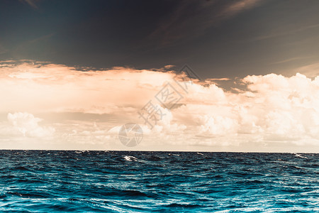 海平面和天空静的景象蓝色水自然的构成美丽的海景夜晚平面和天空背景图片