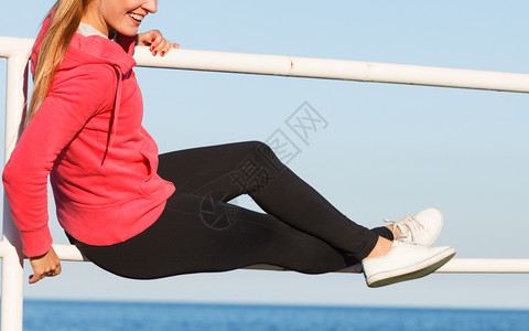 C罗传中击中对手后反弹安吉洛破门，胜利第30分钟扳平