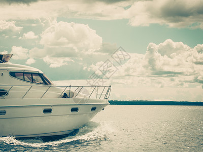 还是血赚！7000万迪亚斯16场全勤10球5助，三叉戟1年来1个均超值