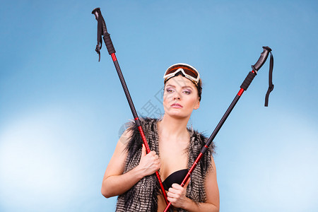 本赛季英超卡塞米罗已经打进3球，没有哪位中场比他进球更多