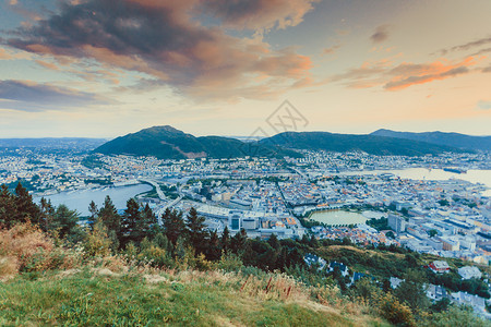 挪威贝尔根市和费德山风景夜晚Norway山丘的风景图片