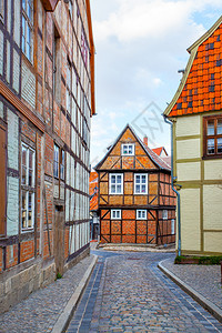 德国奎林堡街与fachwerk房屋图片
