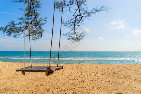 海滩附近游荡旅行和度假室外背景海洋或自然中午泰国普吉图片