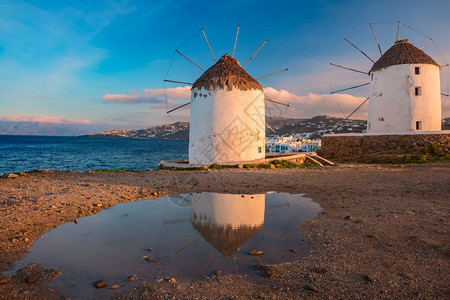 希腊日出时风岛Mykonos岛传统风车希腊日出时风岛希腊圣托里尼日出时传统风车图片