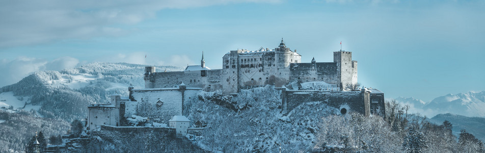 冬天的Hohensalzburg堡雪图片