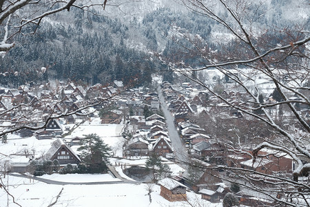 日本白川之冬下雪图片