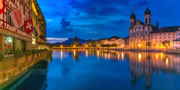 会水塔瓦塞尔图姆以及瑞士卢塞恩老城沿鲁斯河的夜间传统壁画建筑瑞士卢塞恩图片