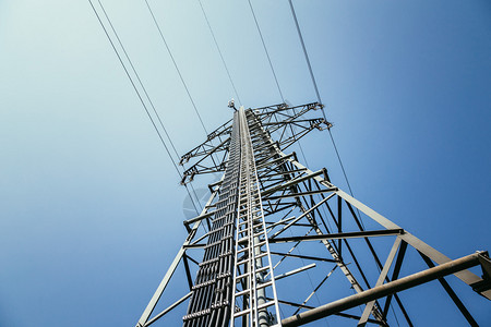 电塔或高梁蓝天空电网或智能的照片图片