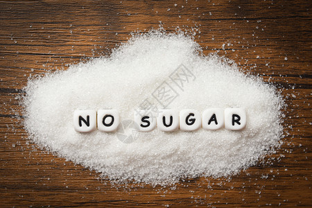 没有含白糖的文本块木制背景建议为健康考虑饮食和吃少糖背景图片