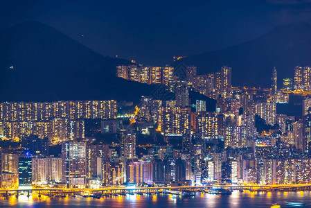 夜里香港市风景冲天大楼图片