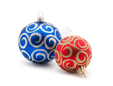 红色和蓝的圣诞球白背景图片