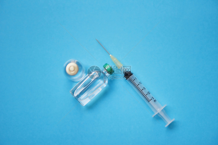 蓝底药瓶玻璃和注射针管头药瓶设备护士或医生疗工具