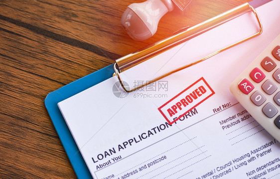贷款批准金融申请表供放贷人和借款使用以帮助投资银行不动产概念图片