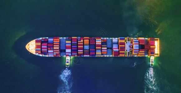 在出口进业务物流和运输概念中对集装箱货轮的空中最高看法包括国际货物在夜间海上背景图片