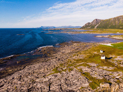 海街日记Andoya岛的海景挪威诺德兰县Vesteralen群岛Nordmela村附近的风景岩石海岸线挪威诺德兰县Nordmela村的海背景