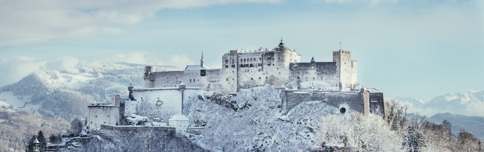 冬天的Hohensalzburg堡雪图片