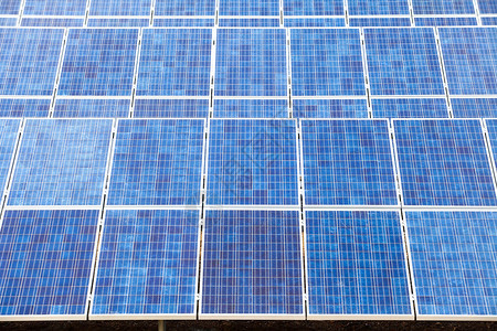 绿色能源太阳电池农场图片