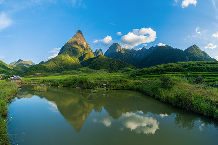 夏季芬西潘山谷日落时湖旅行和假日期概念越南萨帕自然景观背图片