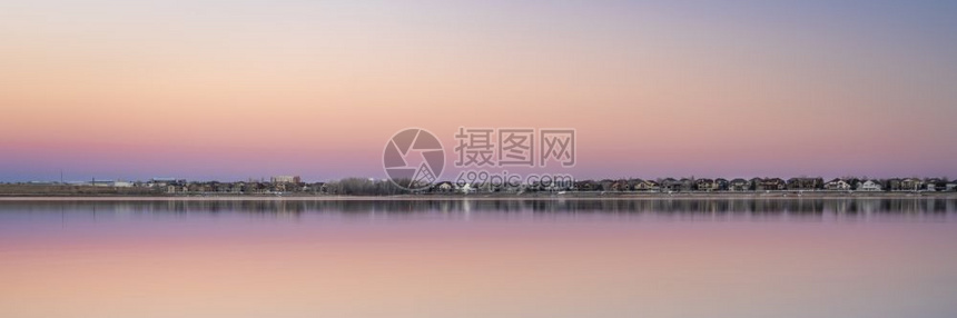 科罗拉多湖对面黄昏男孩湖州公园全景图片
