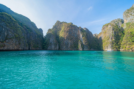 PhiPhi玛雅海滩有蓝色松黄的海水普吉岛暑假旅行夏季泰国安达曼海洋蓝色云层旅游景点图片