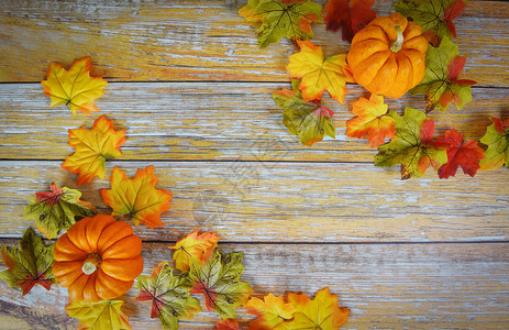 感恩节背景框架秋叶装饰节庆木制秋桌布局和南瓜节图片