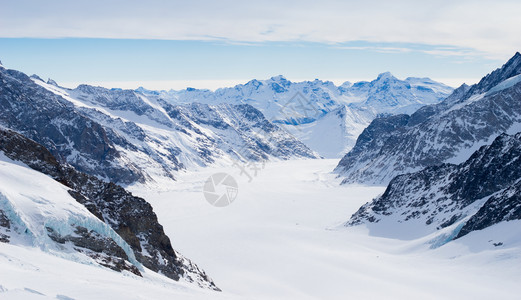 瑞士山丛林森滑雪胜地图片