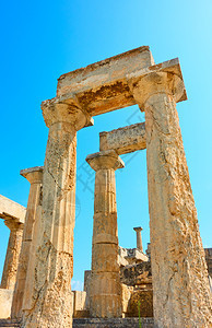 希腊萨罗尼科群岛AeginaAeginaAphaea圣寺一列建筑细节图片