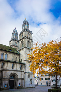 苏黎世格罗斯门特的塔楼中世纪大教堂图片