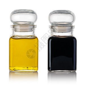 白底孤立的橄榄油和黄麻醋橄榄油和黄麻醋图片