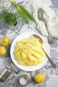 土豆泥和白碗黄油背景图片