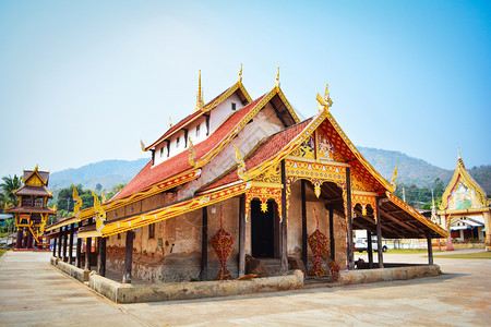 泰国古老的寺庙是40多年的佛教里程碑泰国NaHaeoLoei的SriPhoChaiWatNaheaw图片
