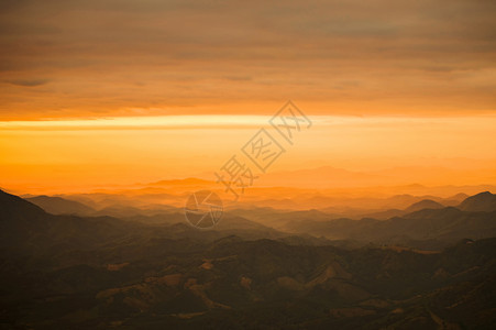 山坡上空的日落与农业山一起摧毁森林全球升温警告烟尘空气图片