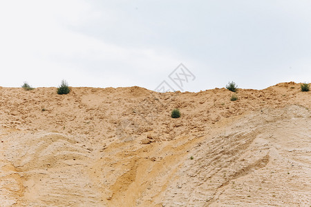 建造沙丘采石场矿山上的一个大沙丘图片
