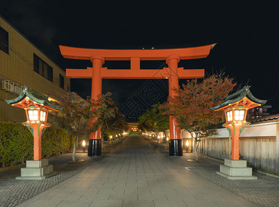 FushimiInariTaisha寺庙空间在日本京都户外旅行假期概念寺庙的红杆神殿走道隧建筑结构背景图片